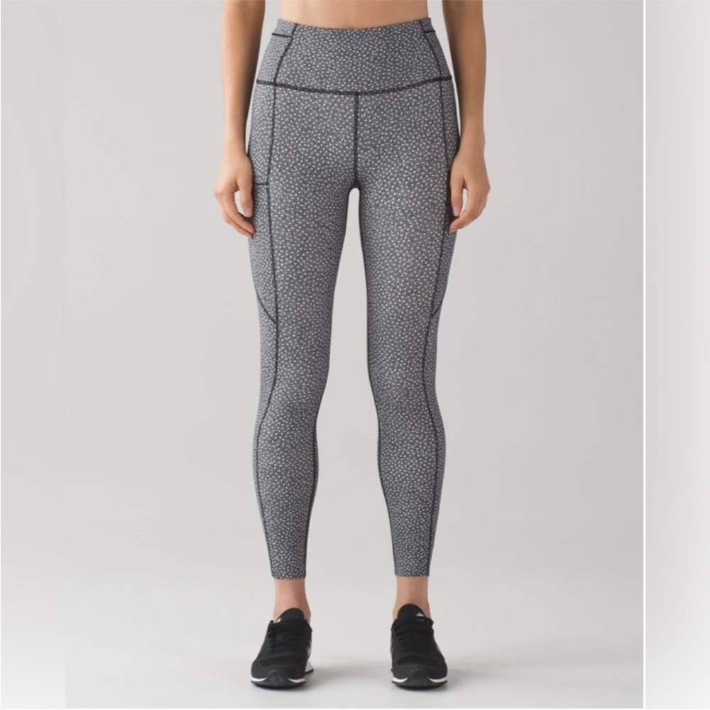 Lululemon Fast and Free in frozen frizz white black Size 4 7/8 legging Nulux EUC - Picture 4 of 17